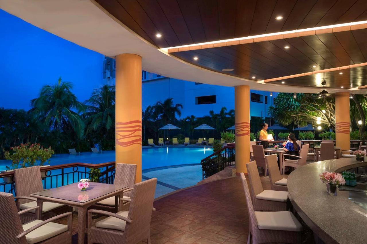 Hotel Marco Polo Plaza Cebu Extérieur photo The poolside bar at the hotel