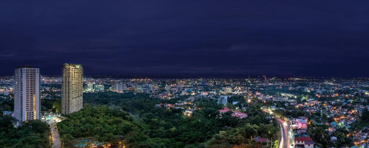 Hotel Marco Polo Plaza Cebu Extérieur photo View of the city at night