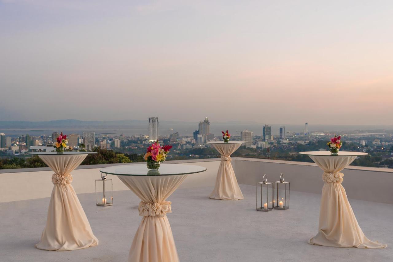 Hotel Marco Polo Plaza Cebu Extérieur photo The View