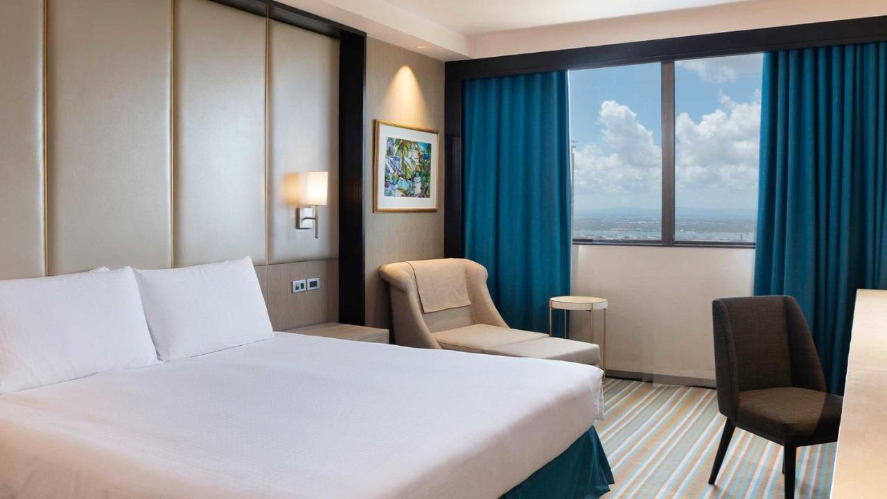 Hotel Marco Polo Plaza Cebu Extérieur photo A room at the hotel