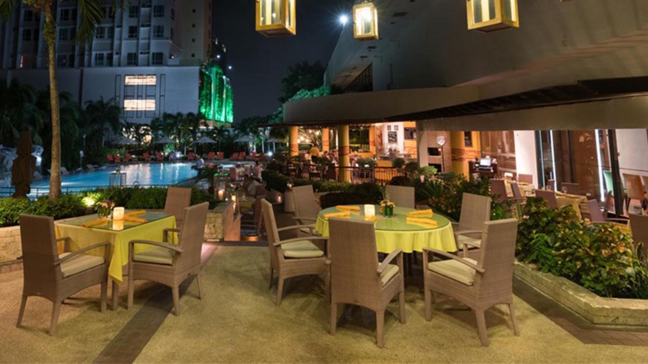 Hotel Marco Polo Plaza Cebu Extérieur photo The Pool Bar