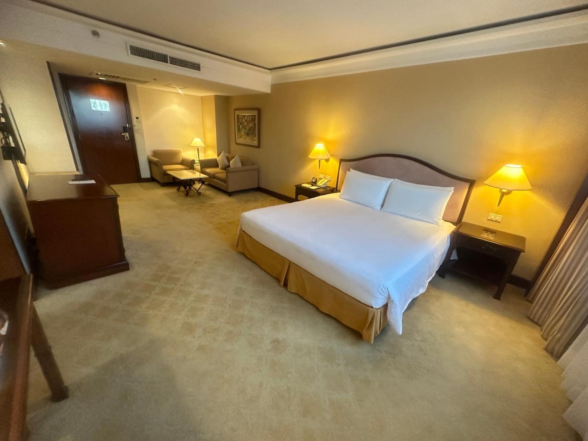 Hotel Marco Polo Plaza Cebu Extérieur photo A room at the hotel