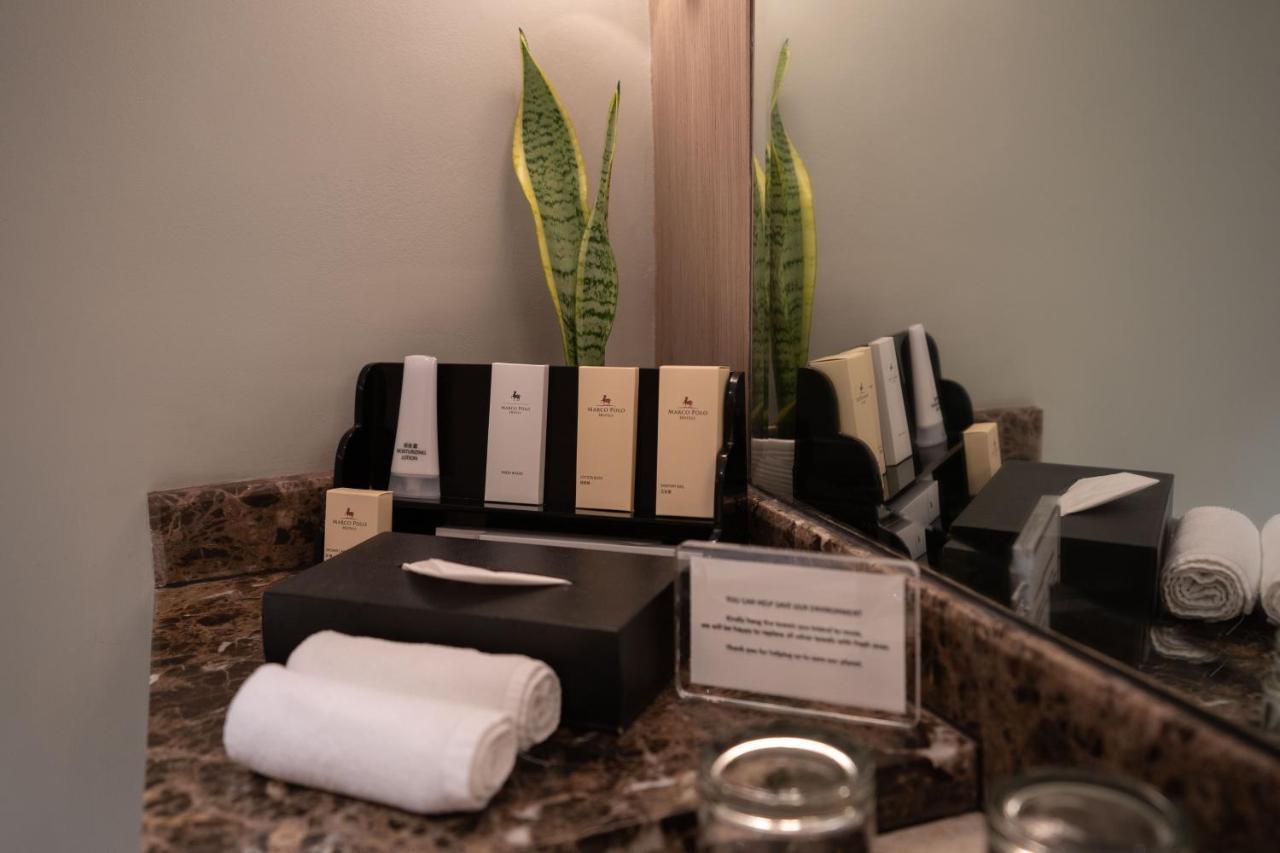 Hotel Marco Polo Plaza Cebu Extérieur photo Amenities in a hotel bathroom